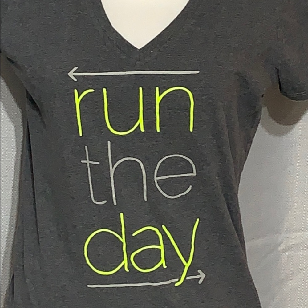 Under Armour Run the Day t shirt - Picture 2 of 6